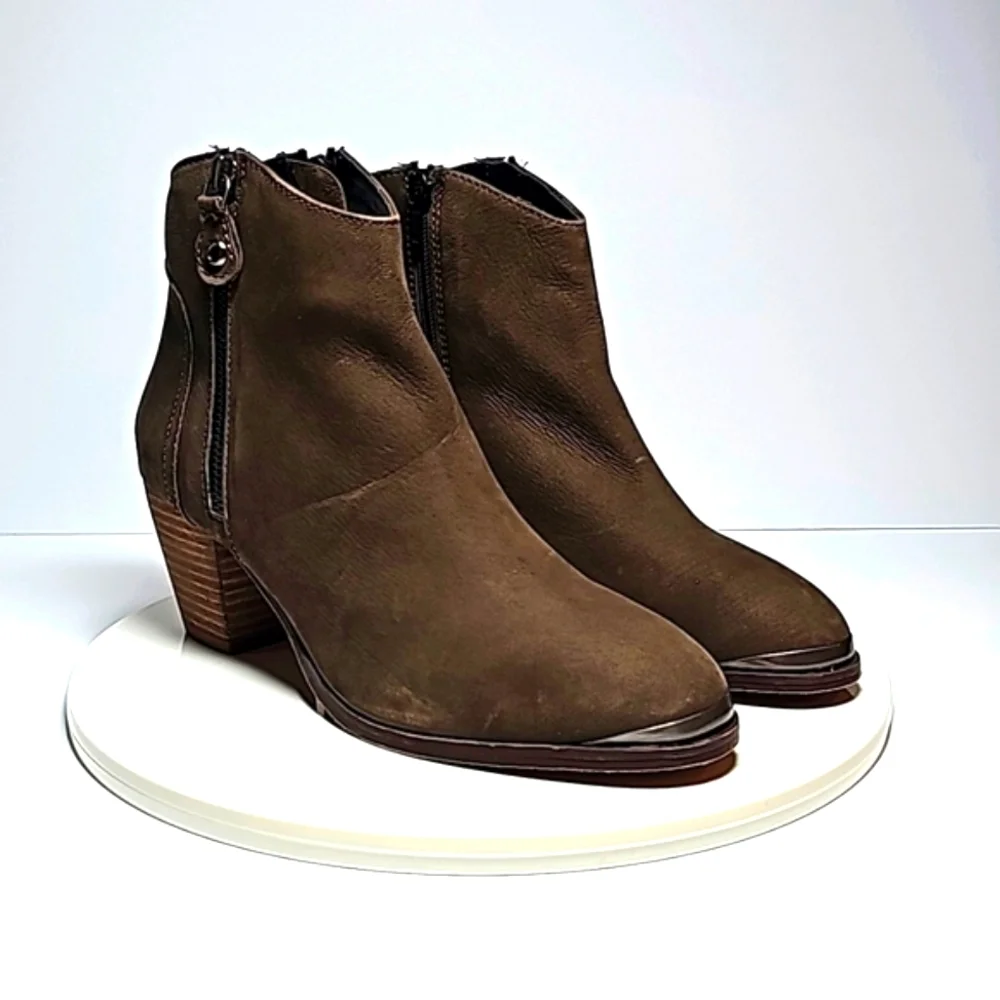 Diba True Swing Brown Leather Ankle Boots Side Zip Block Heel 8.5 NWOT Western